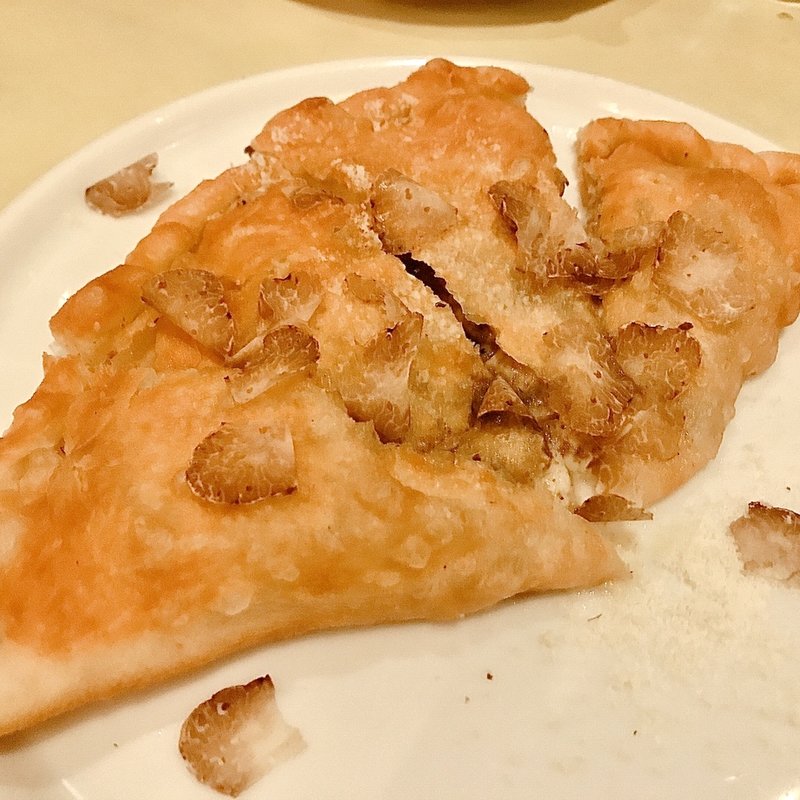 揚げカルツォーネ(トラットリア ラ グロッタ)