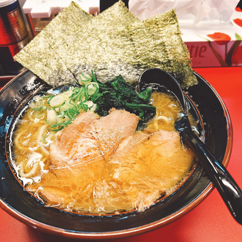 豚骨醤油ラーメン(家系ラーメン　東横家)