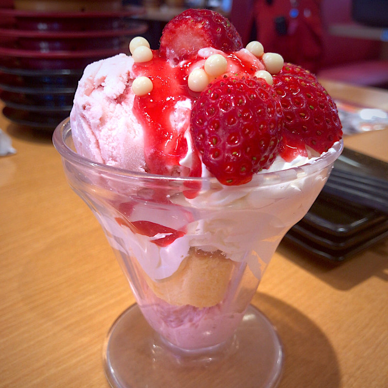 ホワイトチョコといちご好きピパフェ(スシロー あすと長町店 )