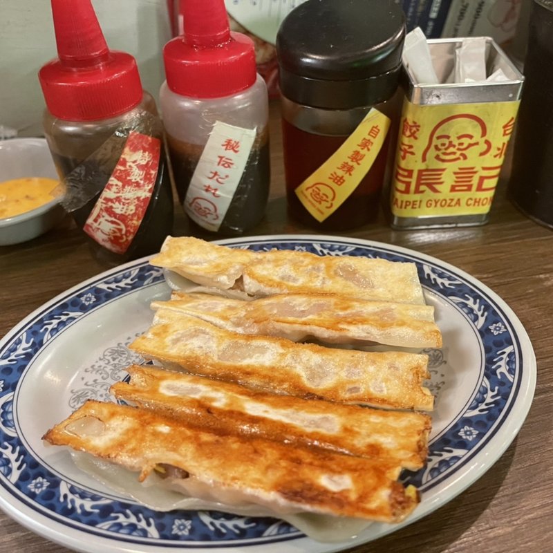 棒焼餃子(台北餃子 張記 Whityうめだ店)