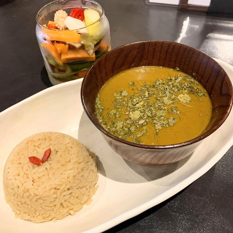 スリランカ風薬膳スープカレー(麻布十番 薬膳カレー 新海 本店)