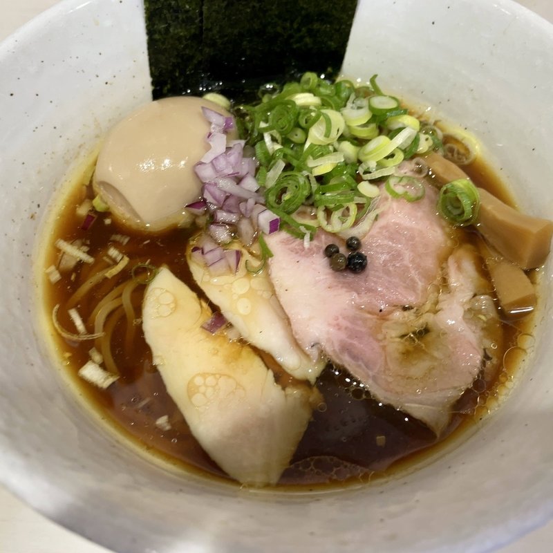 醤油+燻製味玉(麺や魁星)