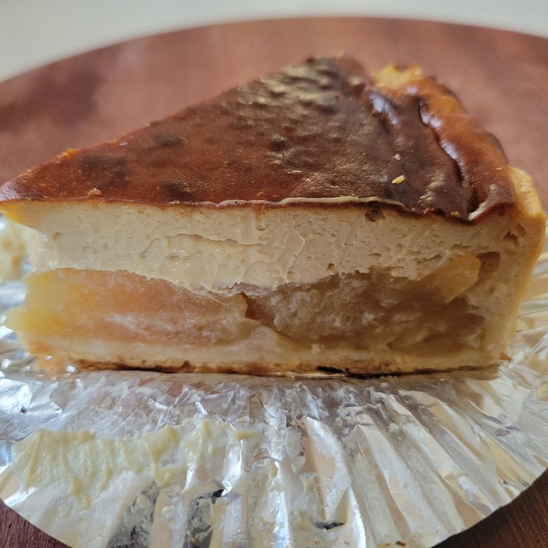 バスクチーズアップルパイ(あっぷるぱい 考太郎 鎌倉本店)