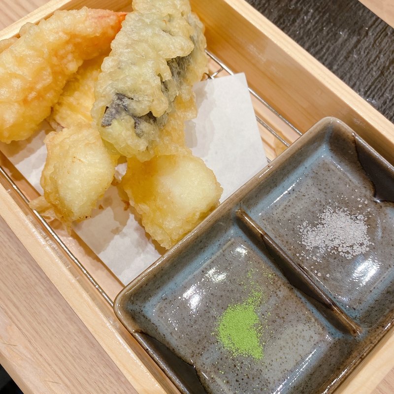 欲張りな天ぷら盛り合わせ(鮨　酒　肴　杉玉　新長田店)