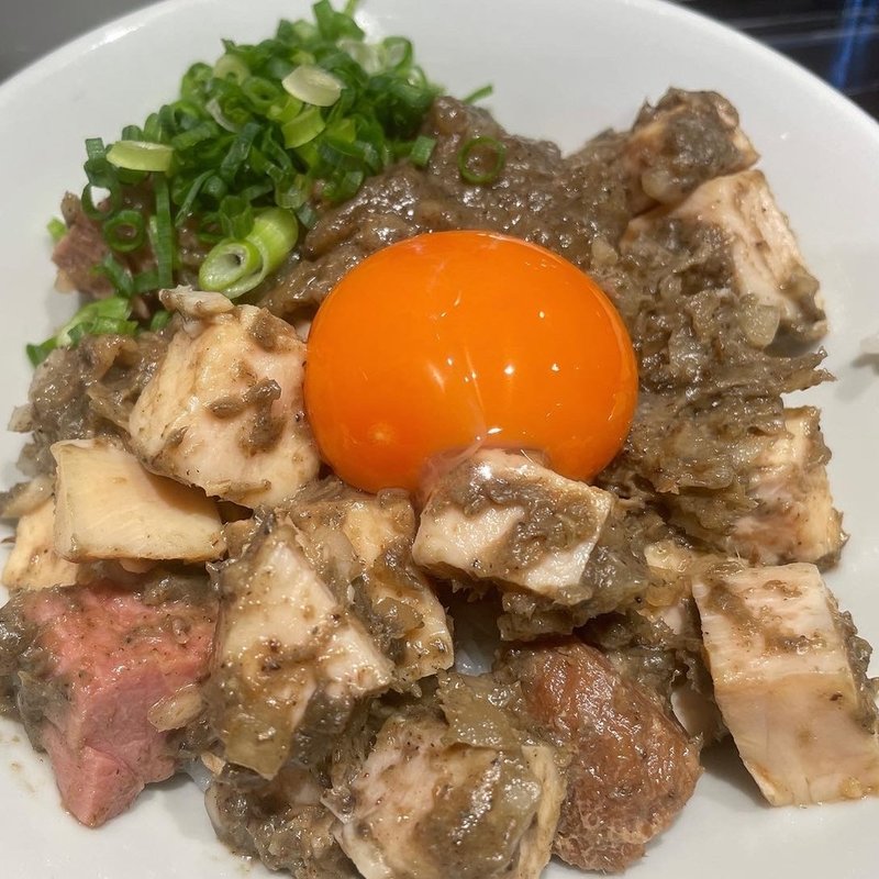 ニボ肉卵黄(中華そば十目一八食堂)