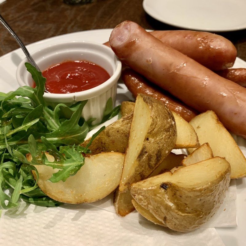 ソーセージと新じゃがフライの盛合せ(Focacceria la Brianza)