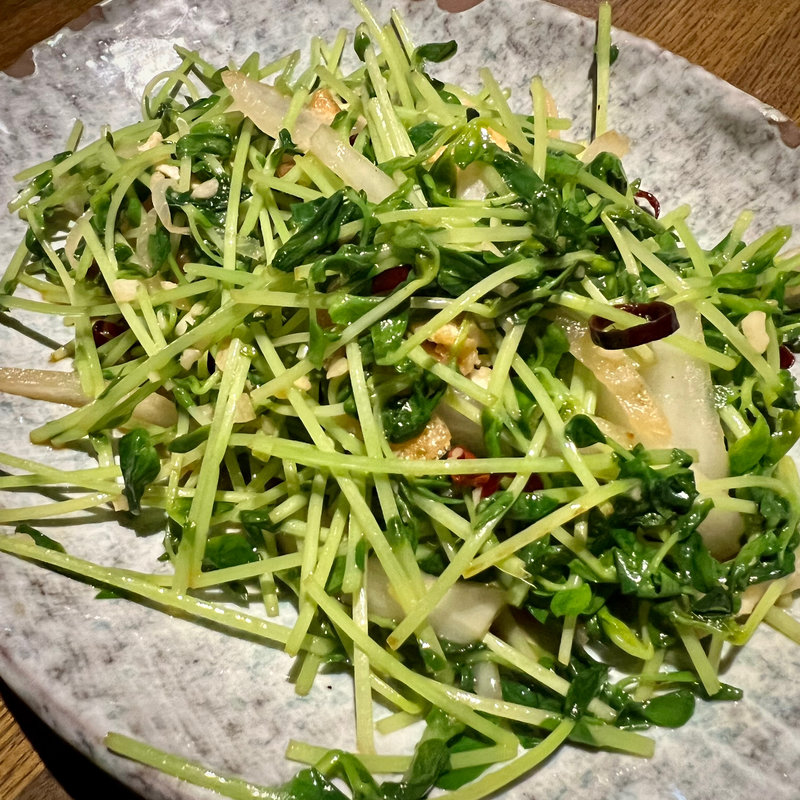 豆苗ガーリック炒め(大衆酒場 喰道楽)