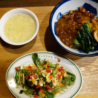 ルーローカリー飯と油淋鶏定食(杏仁坊主)