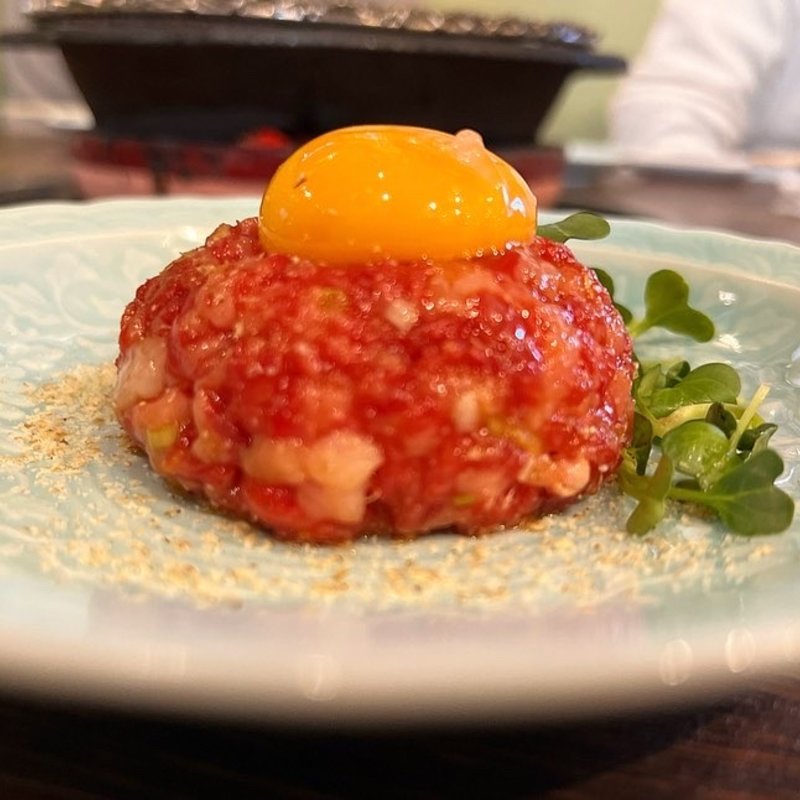 炙りユッケ(駅前焼肉 三日月 )