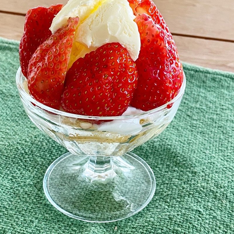 いちごのトライフル(居酒屋ゆうこ)