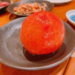 桃の味のするトマト(大衆肉酒場いしい)