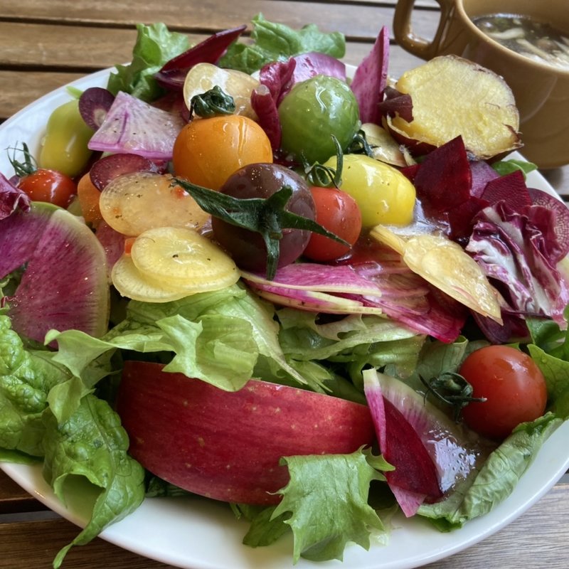 ランチのサラダ(ワインバルKIKUO)
