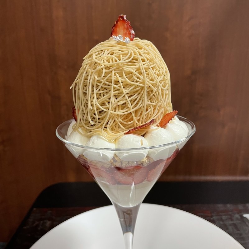 和栗と栃木県産 とちおとめのパフェ(和栗専門 紗織 （さをり） )