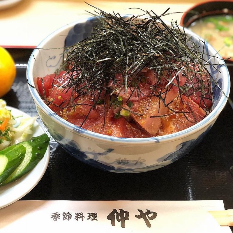 生マグロ丼(仲や)