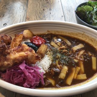 唐揚げとビーフカレー(SCHMATZ 品川)