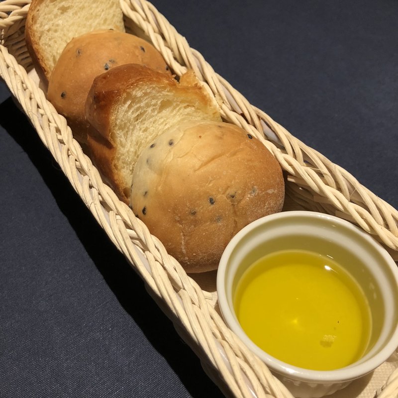 付け合せのパン(肉とワイン hungry)