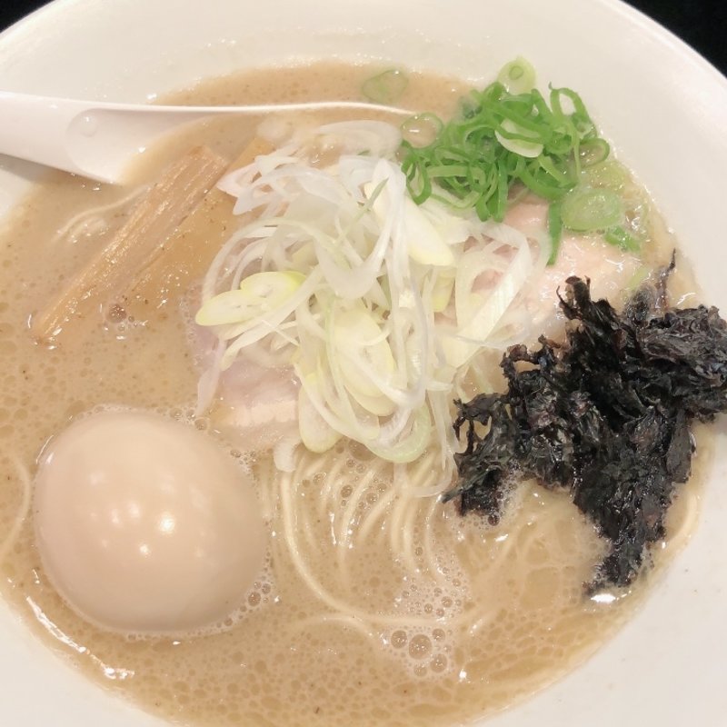 豚骨ラーメン白(茨城豚骨ラーメン 豚骨堂 水戸店)