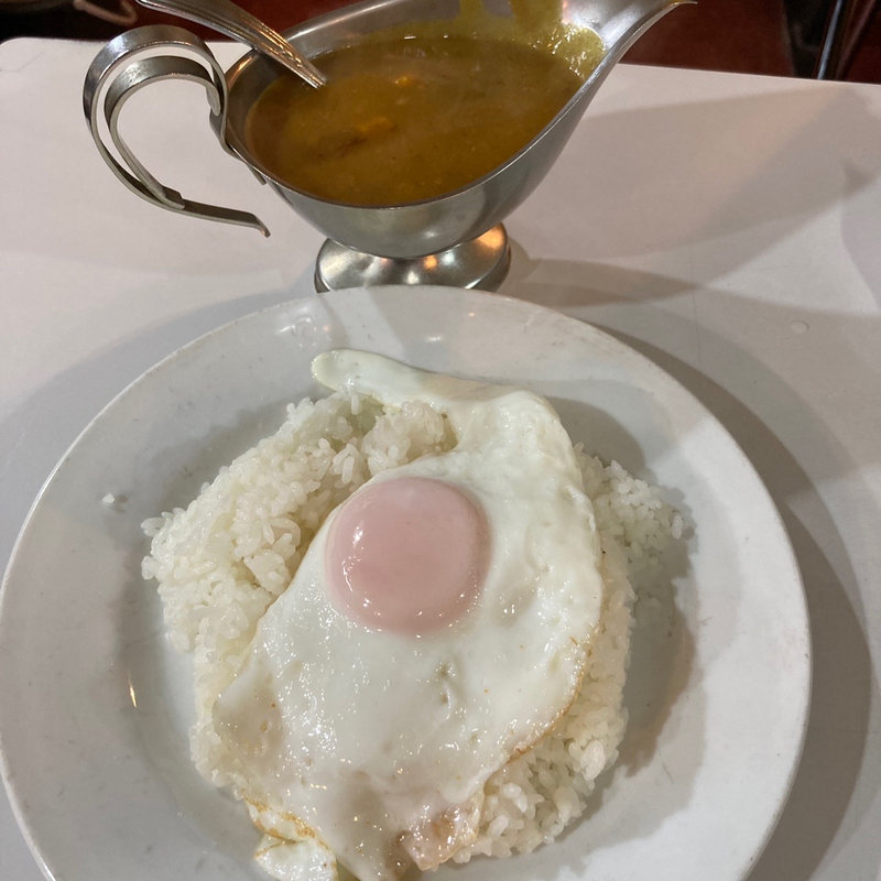 目玉焼きカレーライス(ニューダイカマ)