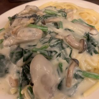 牡蠣とほうれんそうのクリームソース(パンコントマテ 下北沢駅前店)