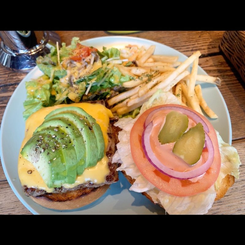 チーズバーガー+アボカド(C.O.D)