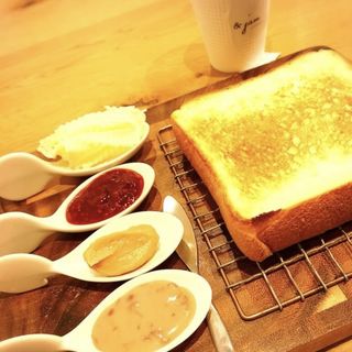 トーストセット(嵜本高級食パン専門店大阪初號本店)