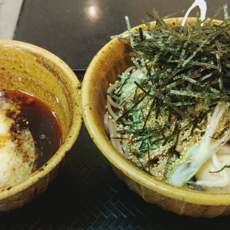 トロロ肉そば 大盛(なぜ蕎麦にラー油を入れるのか。新橋店)