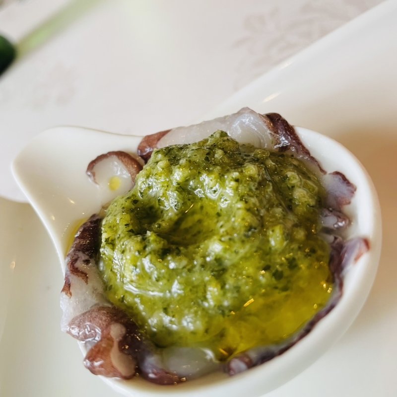 タコのカルパッチョ(イタリア料理 リピエーニ)