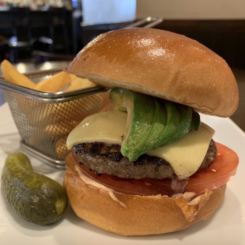 A.A.A（アボカド・アメリカンチーズ・オーロラソース）(シェイクツリー バーガー＆バー （shake tree burger&bar）)