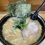 ラーメン(横浜家系らーめん 八家)