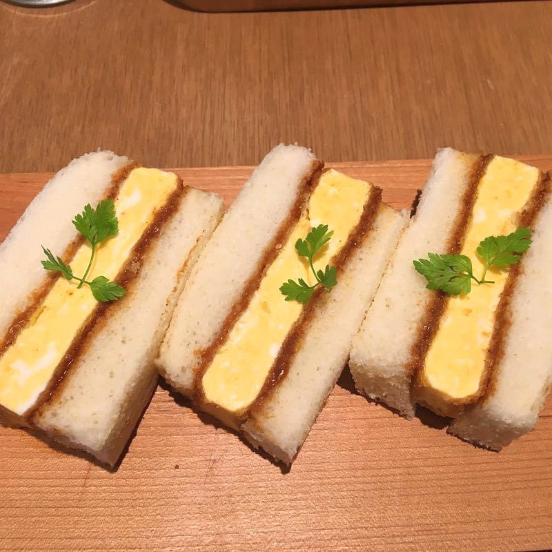 オムレツカツトーストサンド(Grain Bread And Brew)