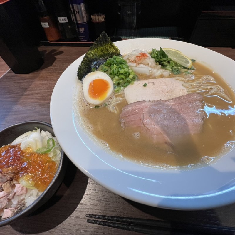 鯛白湯そば ¥780(らーめん　鞍)