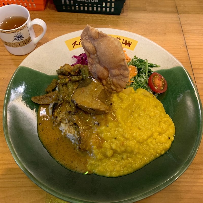 シェフの気まぐれモーニング(カツオのココナッツミルクカレー/豆カレー)(スパイスカレー食堂)