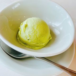 ピスタチオのアイスクリーム(イタリア料理 リピエーニ)