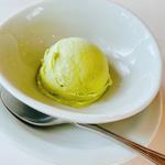 ピスタチオのアイスクリーム(イタリア料理 リピエーニ)