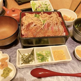 牛ひつまぶし(肉ビストロ　熟　Jyuku)