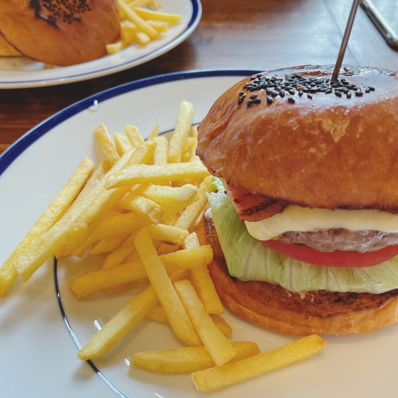 ベーコンチーズバーガー(ファインデイズバーガー)