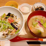 豚肉と青菜の高菜炒めと明太子ごはん(マルモキッチン ルミネ横浜店)
