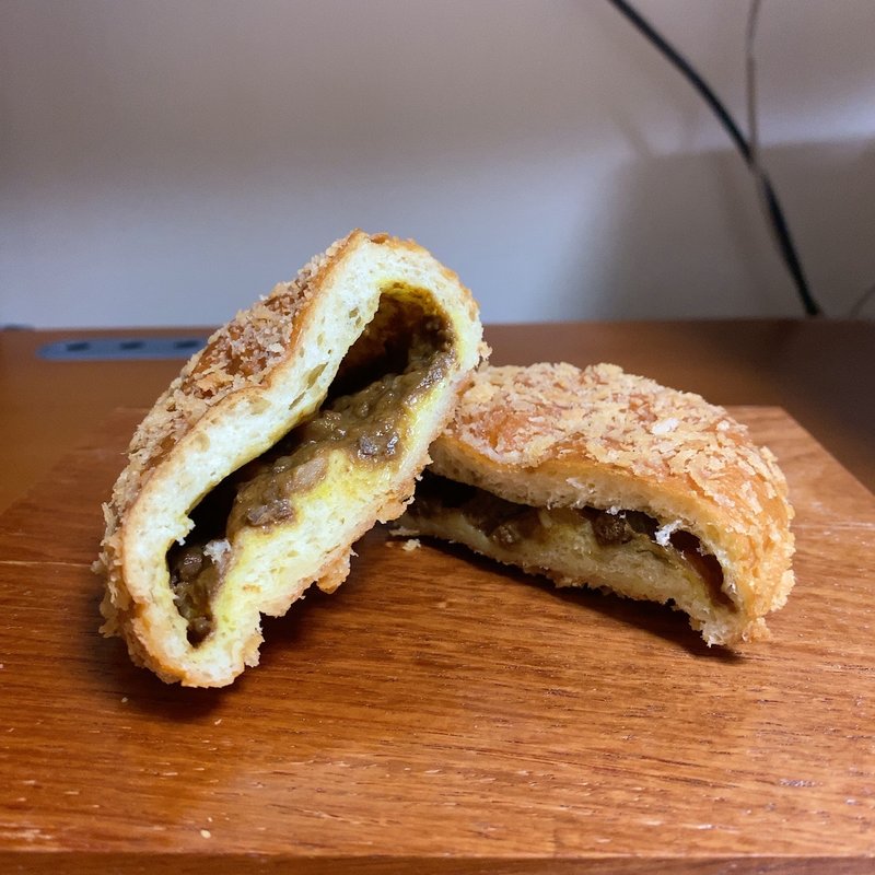 旨さ極まる！ビーフカレーパン(ブレクレール イオン八事店)