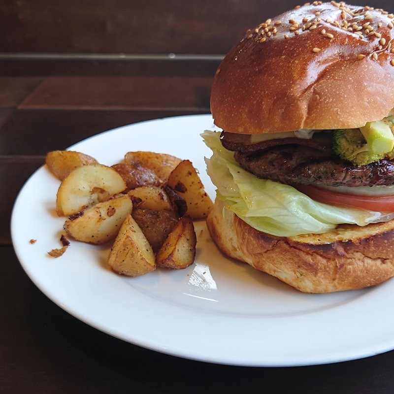 ブロッコリーベーコンモッツァレラバーガー(AS CLASSICS DINER)