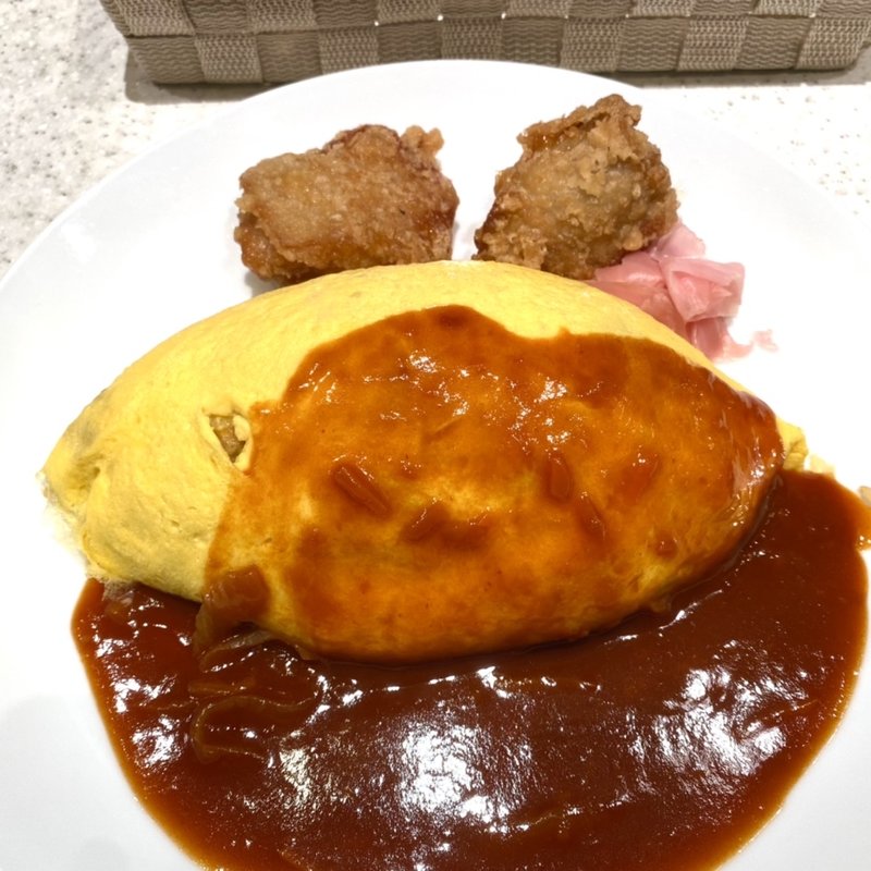 唐揚げオムライス(北極星 近鉄あべのハルカス店)