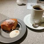 季節のコーヒーとシャルロトカ
