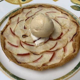 りんごのうす焼きタルト バニラアイス添え(Restaurant ALADDIN (レストランアラジン)フランス料理)
