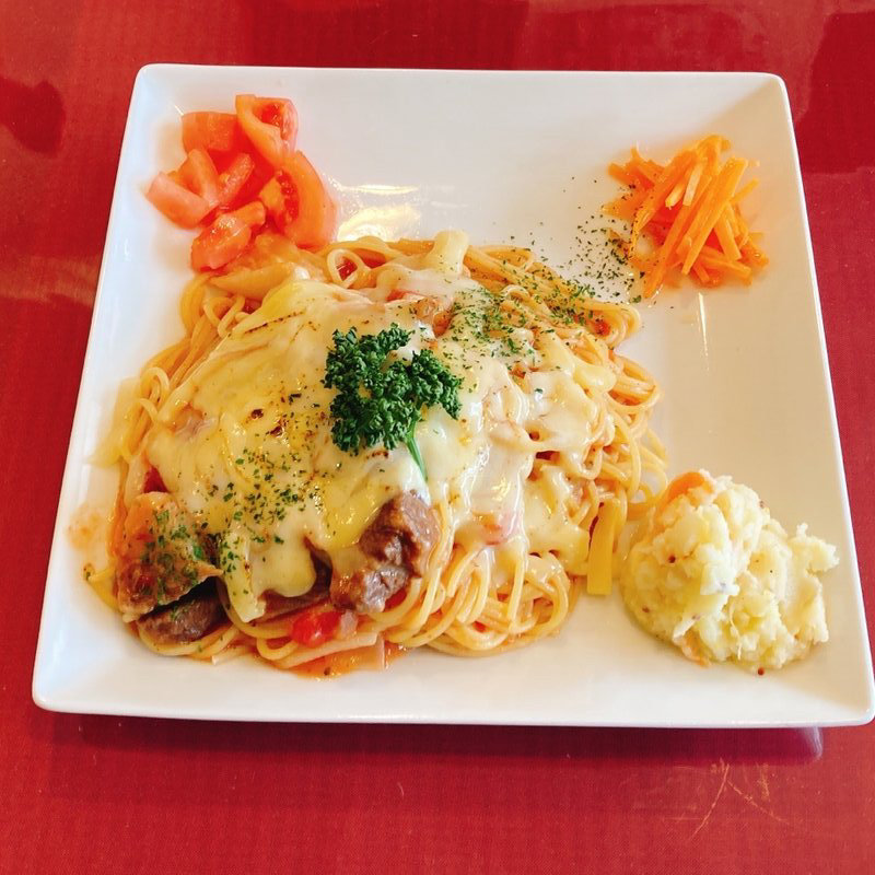 牛すじトマト煮込みスパゲッティー（とろけるチーズトッピング）(牛すじトマト煮込み専門店もうまてん)