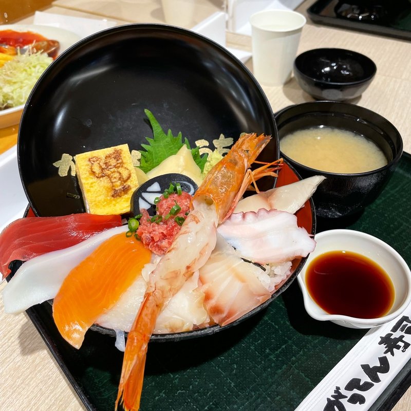 がってん名物海鮮丼(海鮮丼がってん寿司 EXPASA海老名上り店)