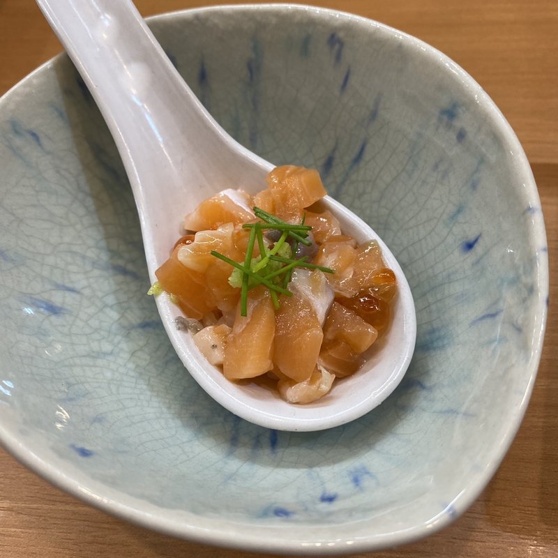 サーモン(立ち食い鮨 謹賀 3ビル)