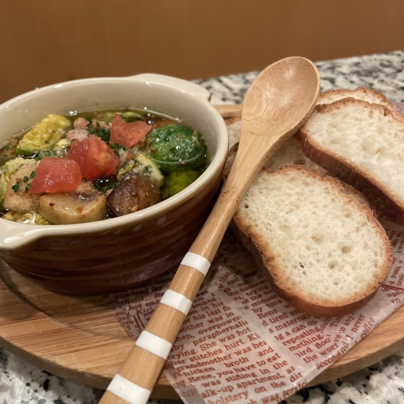 芽キャベツとベーコンのアヒージョ(鳥焼 なか村 )