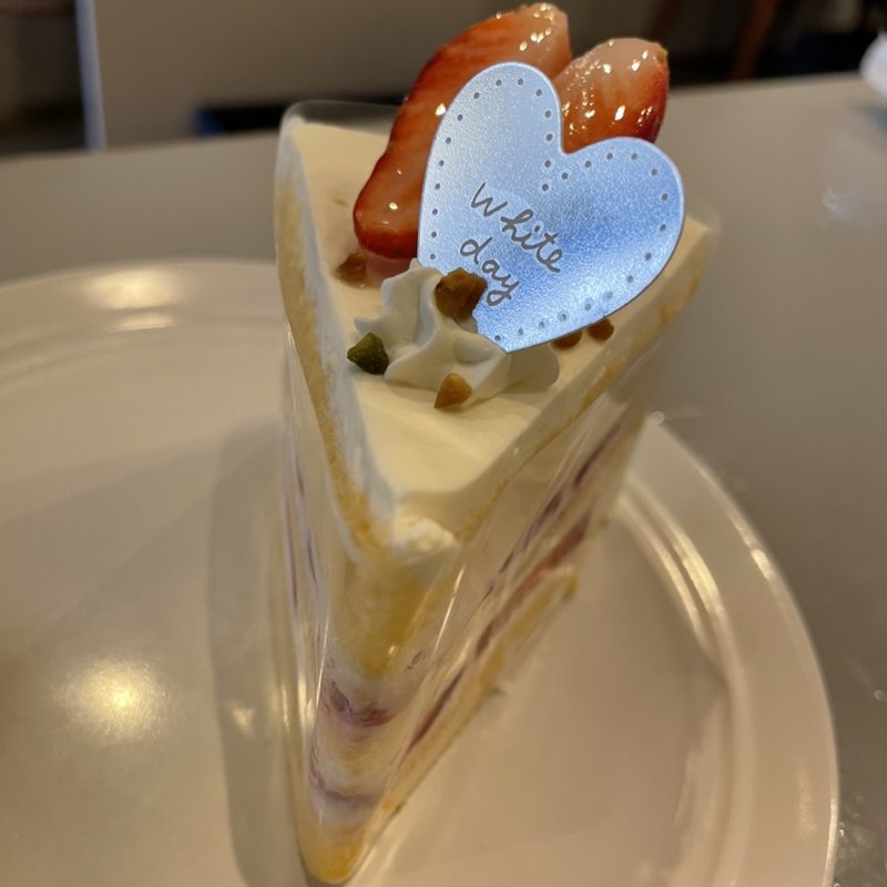 いちごのショートケーキ(Pâtisserie Cafe M.YASUHIKO)
