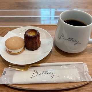 カヌレ(Buttery)