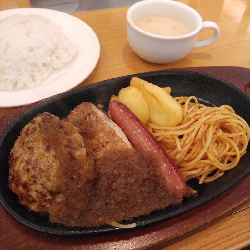 自家製ハンバーグ&ハーフチキン&ソーセージグリルランチ(ステーキ宮 仙台中田店  （ステーキミヤ）)
