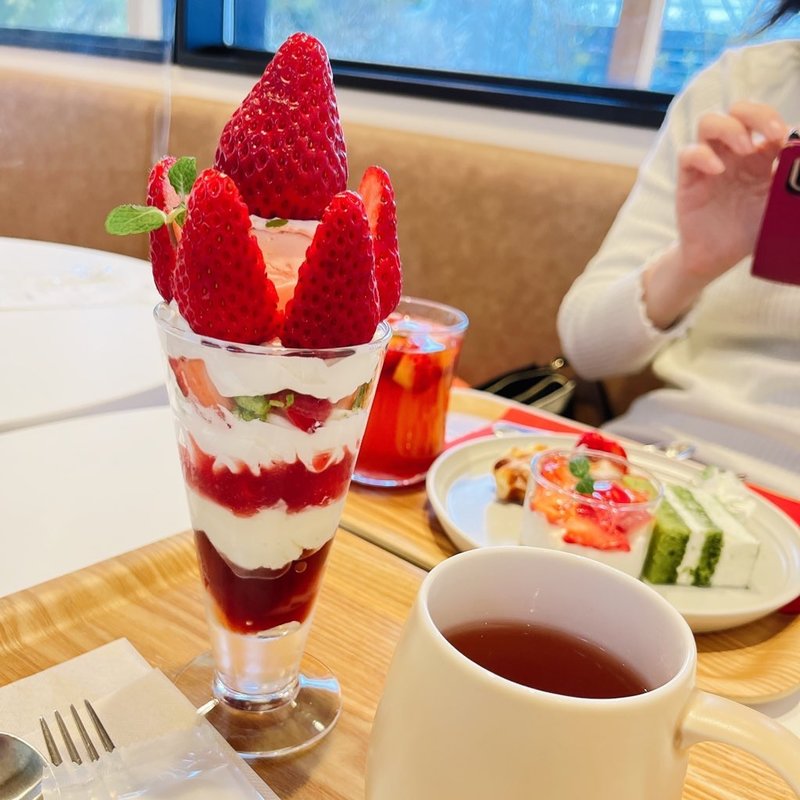いちごパフェ(きみくらカフェ)